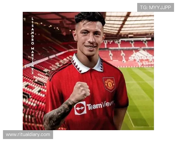 利桑德罗·阿贾克斯正式加盟曼联,备受期待的新赛季表现将引发关注 利桑德罗·阿贾克斯正式加盟曼联,备受期待的新赛季表现将引发关注