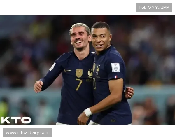 姆巴佩与奥斯梅恩的进攻风格:终结依赖与战术参与度对比 姆巴佩与奥斯梅恩的进攻风格:终结依赖与战术参与度对比