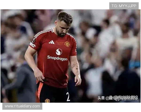 曼联防守体系漏洞频出,对赛季关键阶段稳定性形成考验 曼联防守体系漏洞频出,对赛季关键阶段稳定性形成考验