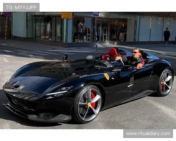 伊布退役后天天开超跑接送娃上学，这谁顶得住啊