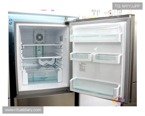 庞伟家里冰箱里到底藏了多少人赌注啊，听说连猫都开始盯牌了？