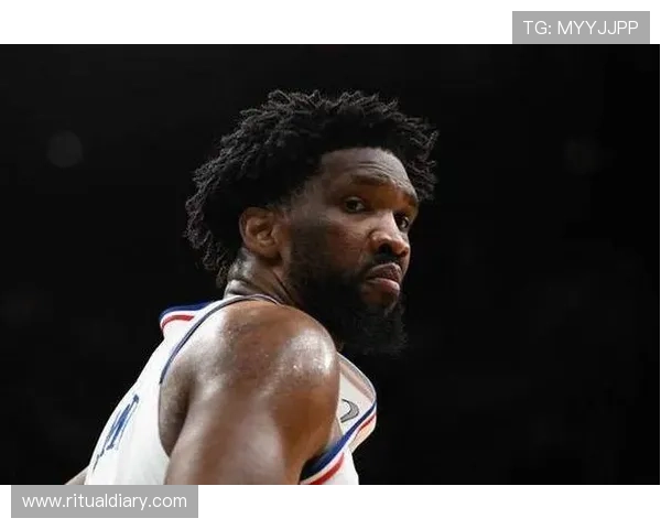 恩比德通过高效背打制造错位显著提升球队内线得分效率